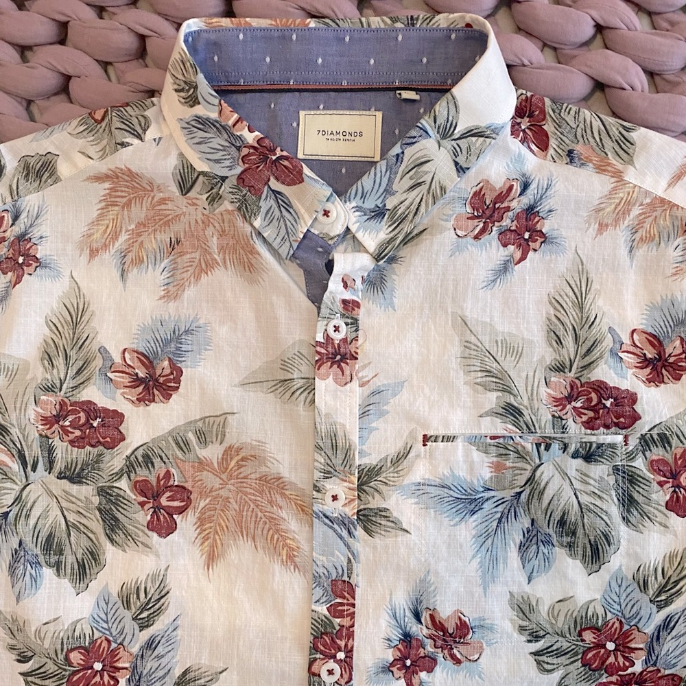 7 Diamonds Short Sleeve Button-up, Size: Large